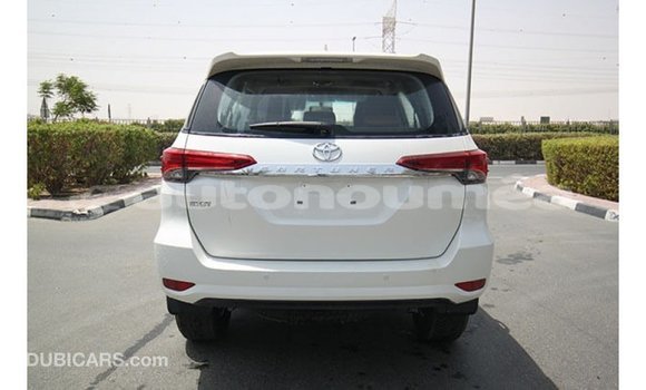 Acheter Import Voiture Toyota Fortuner Blanc à Import - Dubai, Iles Acheter Import Voiture Toyota Fortuner Blanc à Import - Dubai, Iles