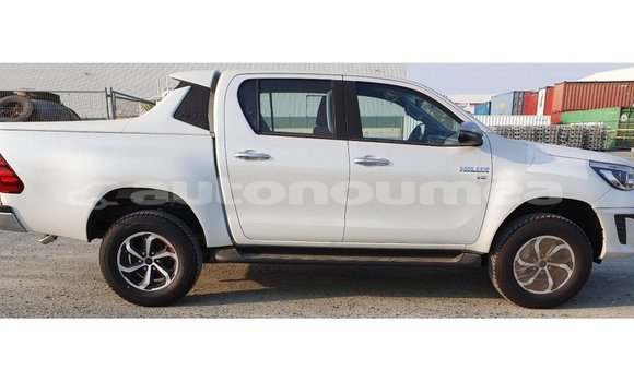 Acheter Import Voiture Toyota Hilux Blanc à Import - Dubai, Iles Acheter Import Voiture Toyota Hilux Blanc à Import - Dubai, Iles
