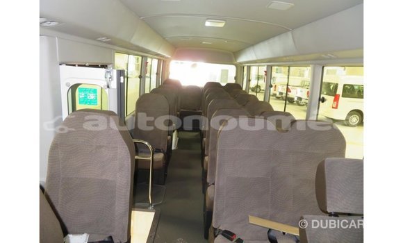 Acheter Import Voiture Toyota Coaster Blanc à Import - Dubai, Iles Acheter Import Voiture Toyota Coaster Blanc à Import - Dubai, Iles