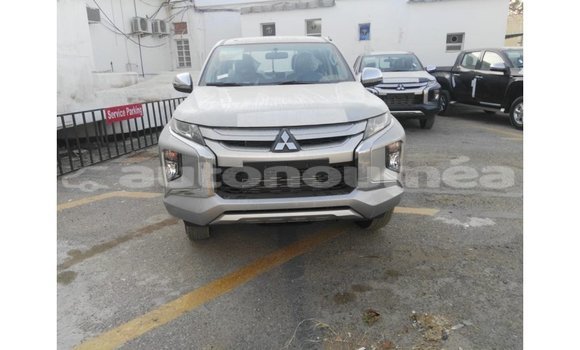 Buy Import Mitsubishi L200 Other Car in Import - Dubai in Iles Buy Import Mitsubishi L200 Other Car in Import - Dubai in Iles