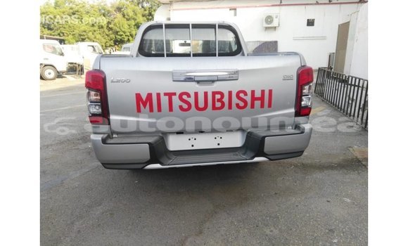 Buy Import Mitsubishi L200 Other Car in Import - Dubai in Iles Buy Import Mitsubishi L200 Other Car in Import - Dubai in Iles