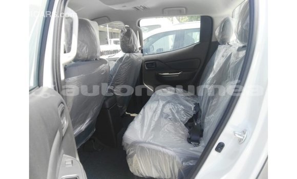 Buy Import Mitsubishi L200 Other Car in Import - Dubai in Iles Buy Import Mitsubishi L200 Other Car in Import - Dubai in Iles
