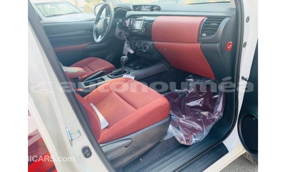 Buy Import Toyota Hilux White Car in Import - Dubai in Iles Buy Import Toyota Hilux White Car in Import - Dubai in Iles