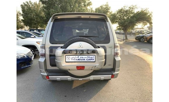 Buy Import Mitsubishi Pajero Other Car in Import - Dubai in Iles Buy Import Mitsubishi Pajero Other Car in Import - Dubai in Iles