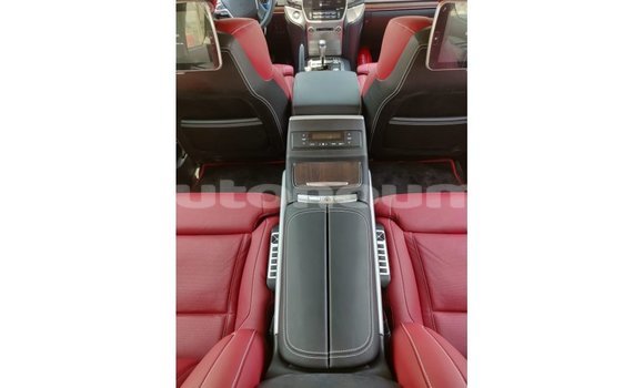 Acheter Import Voiture Toyota Land Cruiser Rouge à Import - Dubai, Iles Acheter Import Voiture Toyota Land Cruiser Rouge à Import - Dubai, Iles