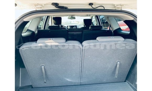 Acheter Import Voiture Hyundai Santa Fe Blanc à Import - Dubai, Iles Acheter Import Voiture Hyundai Santa Fe Blanc à Import - Dubai, Iles