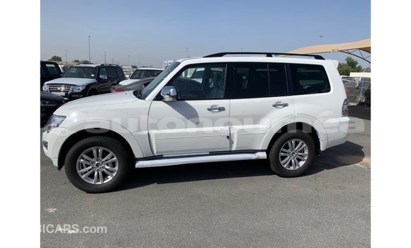 Buy Import Mitsubishi Pajero White Car in Import - Dubai in Iles Buy Import Mitsubishi Pajero White Car in Import - Dubai in Iles