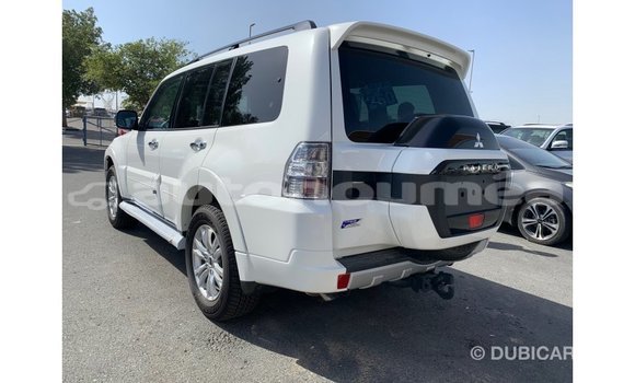 Buy Import Mitsubishi Pajero White Car in Import - Dubai in Iles Buy Import Mitsubishi Pajero White Car in Import - Dubai in Iles