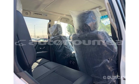 Buy Import Mitsubishi Pajero White Car in Import - Dubai in Iles Buy Import Mitsubishi Pajero White Car in Import - Dubai in Iles