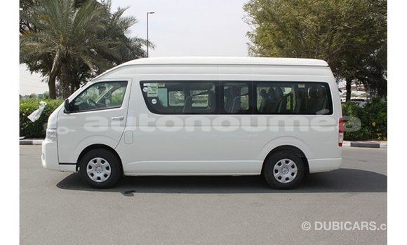 Acheter Import Voiture Toyota Hiace Blanc à Import - Dubai, Iles Acheter Import Voiture Toyota Hiace Blanc à Import - Dubai, Iles