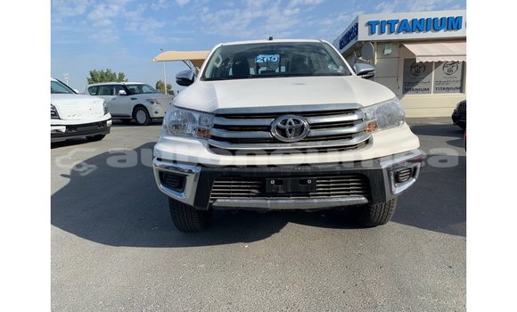 Buy Import Toyota Hilux White Car in Import - Dubai in Iles Buy Import Toyota Hilux White Car in Import - Dubai in Iles