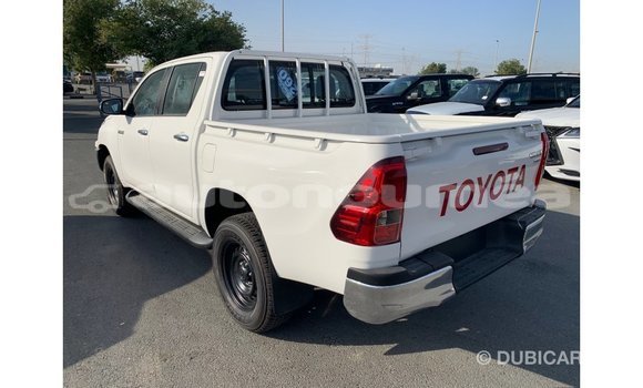 Buy Import Toyota Hilux White Car in Import - Dubai in Iles Buy Import Toyota Hilux White Car in Import - Dubai in Iles