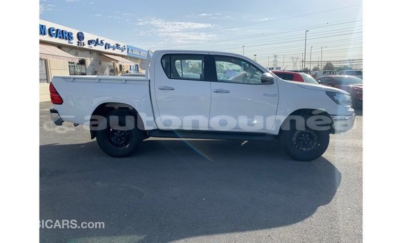 Buy Import Toyota Hilux White Car in Import - Dubai in Iles Buy Import Toyota Hilux White Car in Import - Dubai in Iles