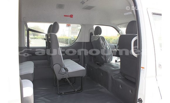 Acheter Import Voiture Toyota Hiace Blanc à Import - Dubai, Iles Acheter Import Voiture Toyota Hiace Blanc à Import - Dubai, Iles