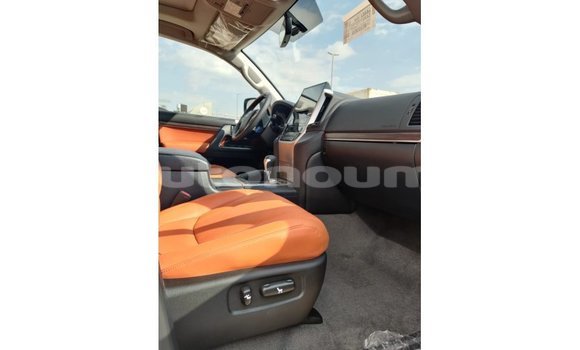 Acheter Import Voiture Toyota Land Cruiser Blanc à Import - Dubai, Iles Acheter Import Voiture Toyota Land Cruiser Blanc à Import - Dubai, Iles