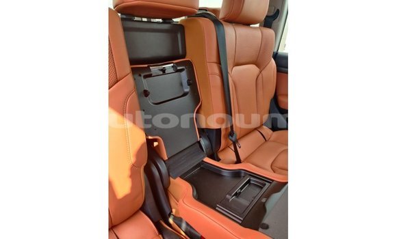 Acheter Import Voiture Toyota Land Cruiser Blanc à Import - Dubai, Iles Acheter Import Voiture Toyota Land Cruiser Blanc à Import - Dubai, Iles