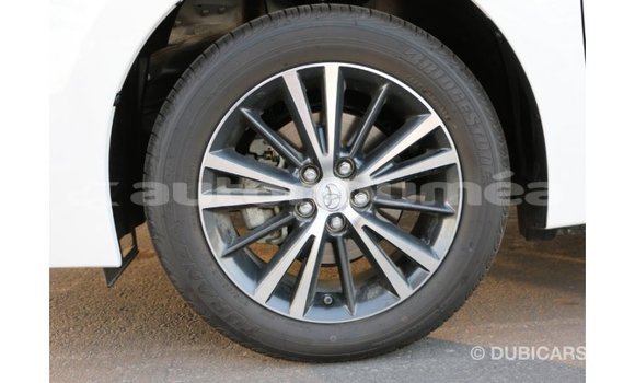 Acheter Import Voiture Toyota Corolla Blanc à Import - Dubai, Iles Acheter Import Voiture Toyota Corolla Blanc à Import - Dubai, Iles