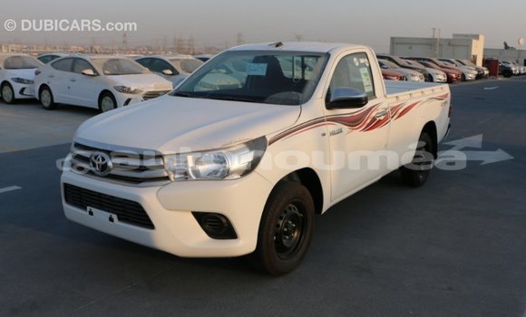 Acheter Import Voiture Toyota Hilux Blanc à Import - Dubai, Iles Acheter Import Voiture Toyota Hilux Blanc à Import - Dubai, Iles