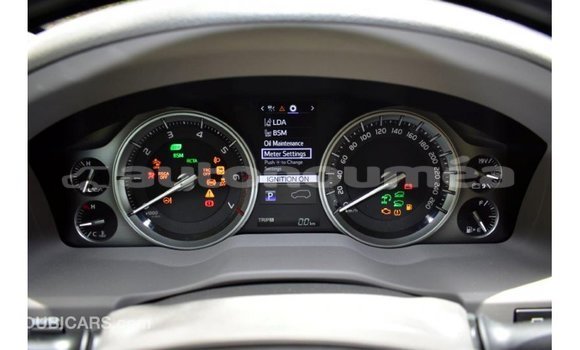 Acheter Import Voiture Toyota Land Cruiser Blanc à Import - Dubai, Iles Acheter Import Voiture Toyota Land Cruiser Blanc à Import - Dubai, Iles