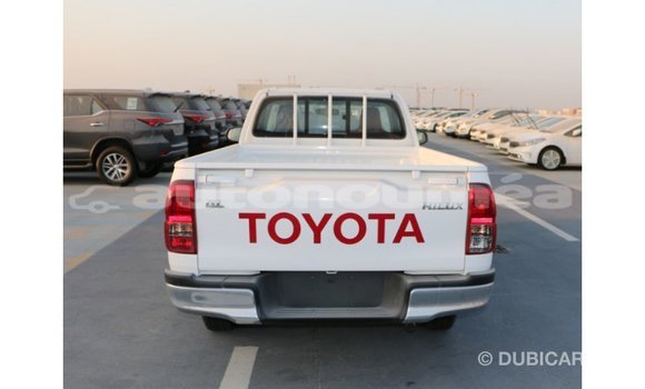 Acheter Import Voiture Toyota Hilux Blanc à Import - Dubai, Iles Acheter Import Voiture Toyota Hilux Blanc à Import - Dubai, Iles
