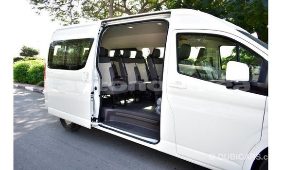 Acheter Import Voiture Toyota Hiace Blanc à Import - Dubai, Iles Acheter Import Voiture Toyota Hiace Blanc à Import - Dubai, Iles