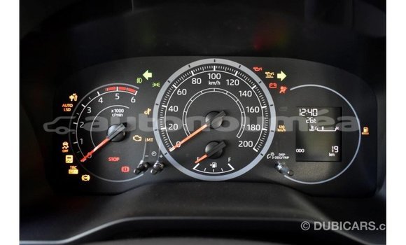 Acheter Import Voiture Toyota Hiace Blanc à Import - Dubai, Iles Acheter Import Voiture Toyota Hiace Blanc à Import - Dubai, Iles