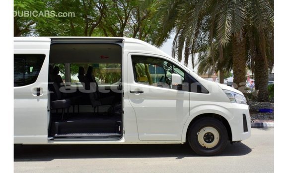 Acheter Import Voiture Toyota Hiace Blanc à Import - Dubai, Iles Acheter Import Voiture Toyota Hiace Blanc à Import - Dubai, Iles