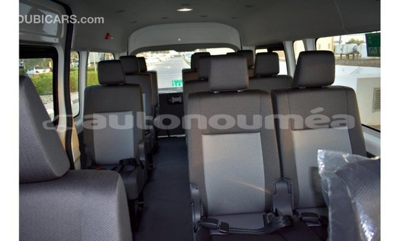 Acheter Import Voiture Toyota Hiace Blanc à Import - Dubai, Iles Acheter Import Voiture Toyota Hiace Blanc à Import - Dubai, Iles