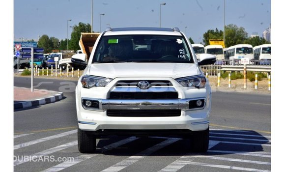 Buy Import Toyota HiAce White Truck in Import - Dubai in Iles Buy Import Toyota HiAce White Truck in Import - Dubai in Iles