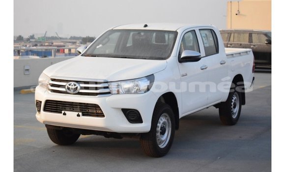 Buy Import Toyota Hilux White Car in Import - Dubai in Iles Buy Import Toyota Hilux White Car in Import - Dubai in Iles