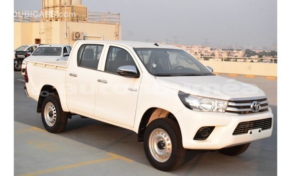 Buy Import Toyota Hilux White Car in Import - Dubai in Iles Buy Import Toyota Hilux White Car in Import - Dubai in Iles