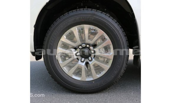 Acheter Import Voiture Toyota Prado Blanc à Import - Dubai, Iles Acheter Import Voiture Toyota Prado Blanc à Import - Dubai, Iles