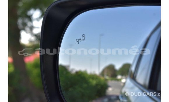 Acheter Import Voiture Toyota Land Cruiser Blanc à Import - Dubai, Iles Acheter Import Voiture Toyota Land Cruiser Blanc à Import - Dubai, Iles