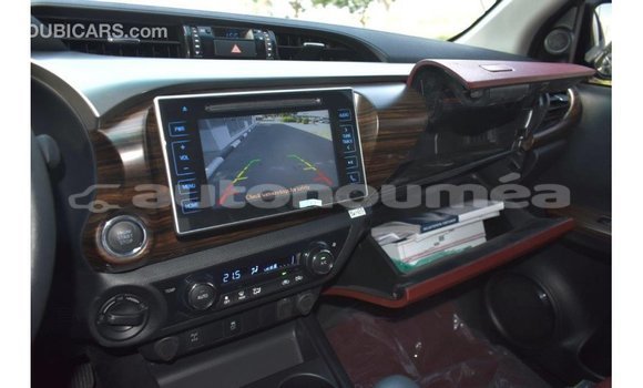 Acheter Import Voiture Toyota Hilux Noir à Import - Dubai, Iles Acheter Import Voiture Toyota Hilux Noir à Import - Dubai, Iles