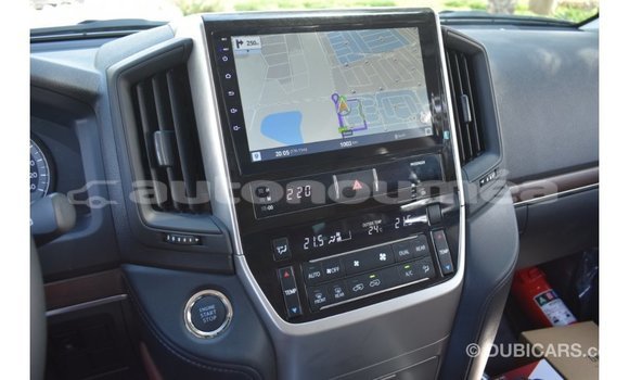 Acheter Import Voiture Toyota Land Cruiser Blanc à Import - Dubai, Iles Acheter Import Voiture Toyota Land Cruiser Blanc à Import - Dubai, Iles