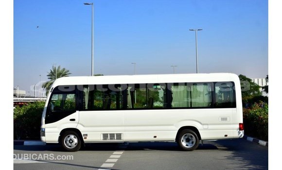 Acheter Import Voiture Toyota Coaster Blanc à Import - Dubai, Iles Acheter Import Voiture Toyota Coaster Blanc à Import - Dubai, Iles