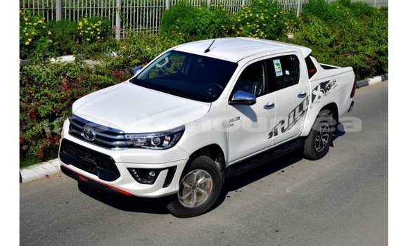 Medium with watermark toyota hilux iles import dubai 2246