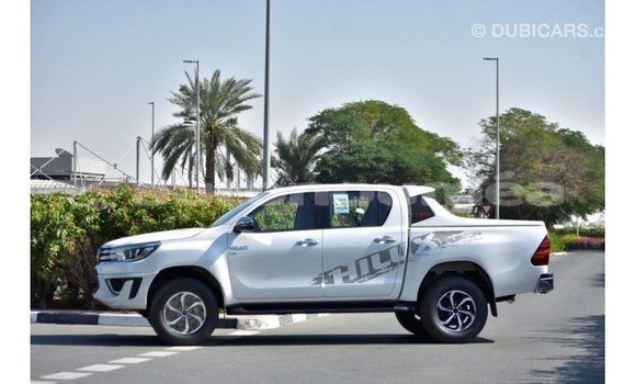 Acheter Import Voiture Toyota Hilux Blanc à Import - Dubai, Iles Acheter Import Voiture Toyota Hilux Blanc à Import - Dubai, Iles