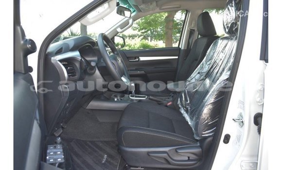 Acheter Import Voiture Toyota Hilux Blanc à Import - Dubai, Iles Acheter Import Voiture Toyota Hilux Blanc à Import - Dubai, Iles