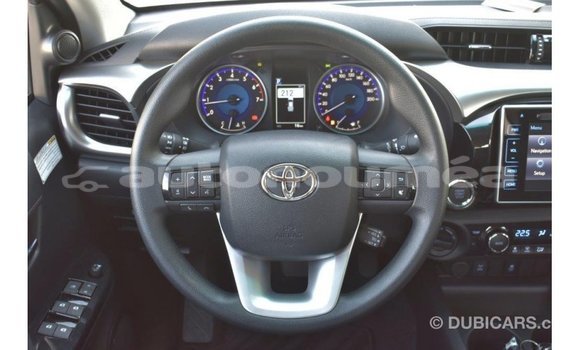 Acheter Import Voiture Toyota Hilux Blanc à Import - Dubai, Iles Acheter Import Voiture Toyota Hilux Blanc à Import - Dubai, Iles