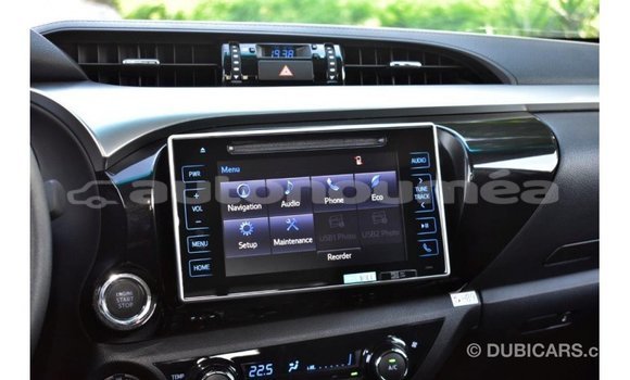 Acheter Import Voiture Toyota Hilux Blanc à Import - Dubai, Iles Acheter Import Voiture Toyota Hilux Blanc à Import - Dubai, Iles