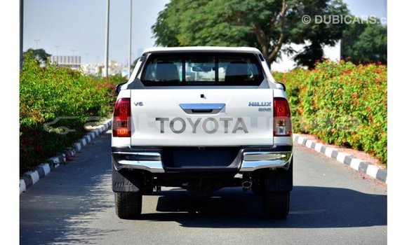 Acheter Import Voiture Toyota Hilux Blanc à Import - Dubai, Iles Acheter Import Voiture Toyota Hilux Blanc à Import - Dubai, Iles