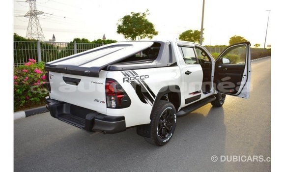 Acheter Import Voiture Toyota Hilux Blanc à Import - Dubai, Iles Acheter Import Voiture Toyota Hilux Blanc à Import - Dubai, Iles