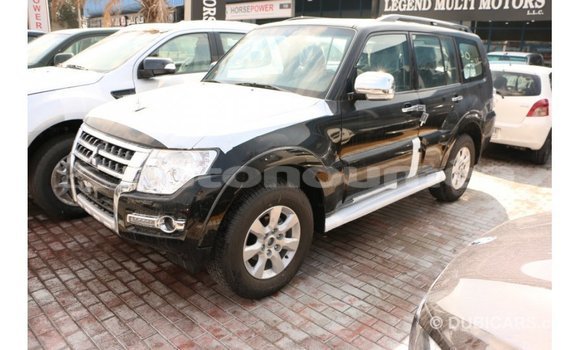 Acheter Import Voiture Mitsubishi Pajero Noir à Import - Dubai, Iles Acheter Import Voiture Mitsubishi Pajero Noir à Import - Dubai, Iles