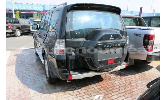 Acheter Import Voiture Mitsubishi Pajero Noir à Import - Dubai, Iles Acheter Import Voiture Mitsubishi Pajero Noir à Import - Dubai, Iles