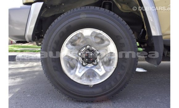 Acheter Import Voiture Toyota Land Cruiser Beige à Import - Dubai, Iles Acheter Import Voiture Toyota Land Cruiser Beige à Import - Dubai, Iles