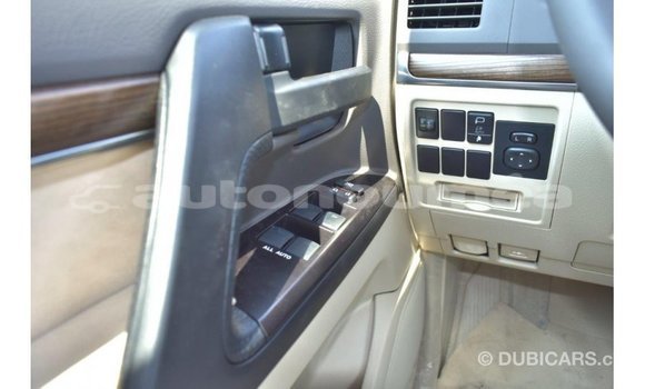 Buy Import Toyota Land Cruiser White Car in Import - Dubai in Iles Buy Import Toyota Land Cruiser White Car in Import - Dubai in Iles