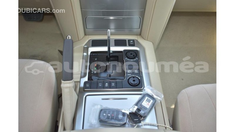 Big with watermark toyota land cruiser iles import dubai 2258