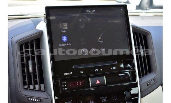 Buy Import Toyota Land Cruiser White Car in Import - Dubai in Iles Buy Import Toyota Land Cruiser White Car in Import - Dubai in Iles