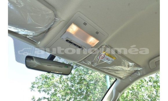 Buy Import Toyota Land Cruiser White Car in Import - Dubai in Iles Buy Import Toyota Land Cruiser White Car in Import - Dubai in Iles